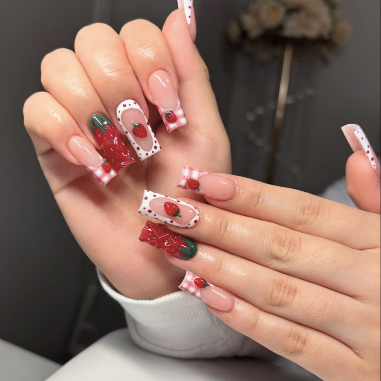 StarNagel Coffin Nails mit 3D Erdbeeren im Süßen French Stil