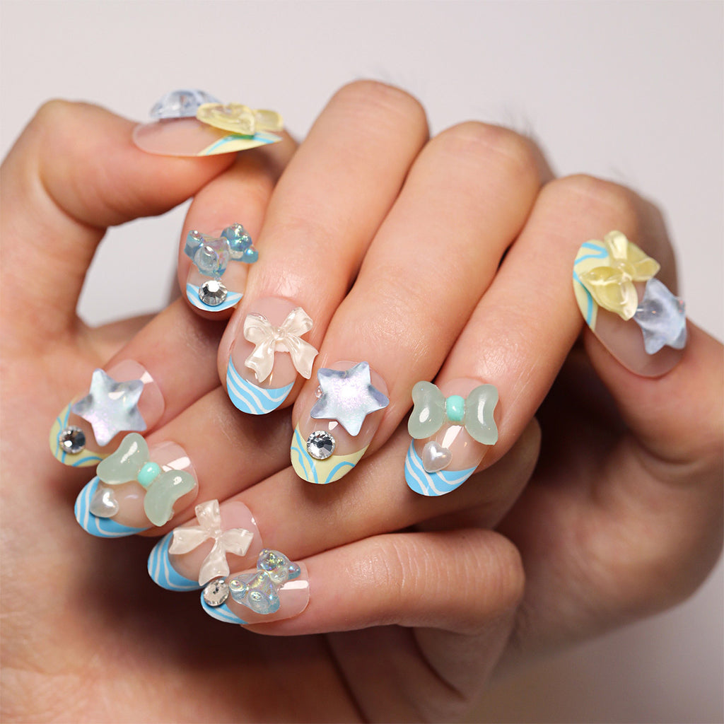 StarNagel Coffin Nails mit Blau-Weißen French Streifen und 3D Sternen im Cartoon Stil