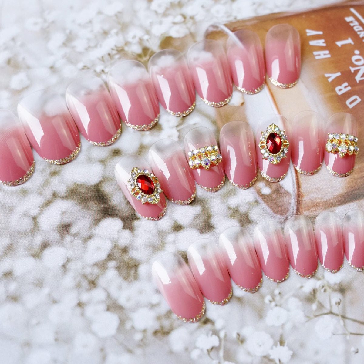 StarNagel Coffin Nails mit Ombre French und Goldkante mit Krone und Rubin