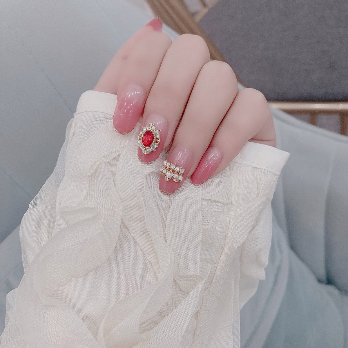 StarNagel Coffin Nails mit Ombre French und Goldkante mit Krone und Rubin