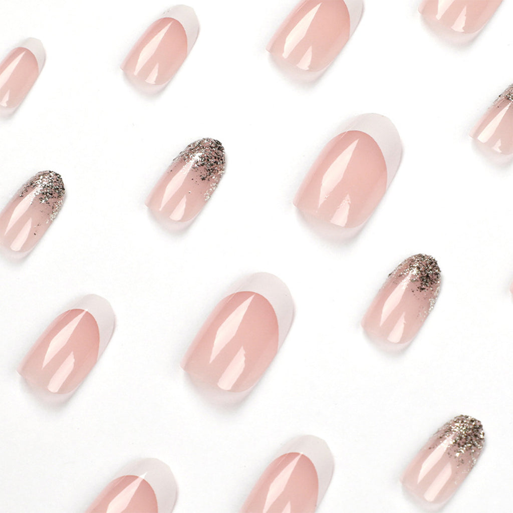 StarNagel Coffin Nails mit Weißem French in Nude und Goldfolie mit Glitzer