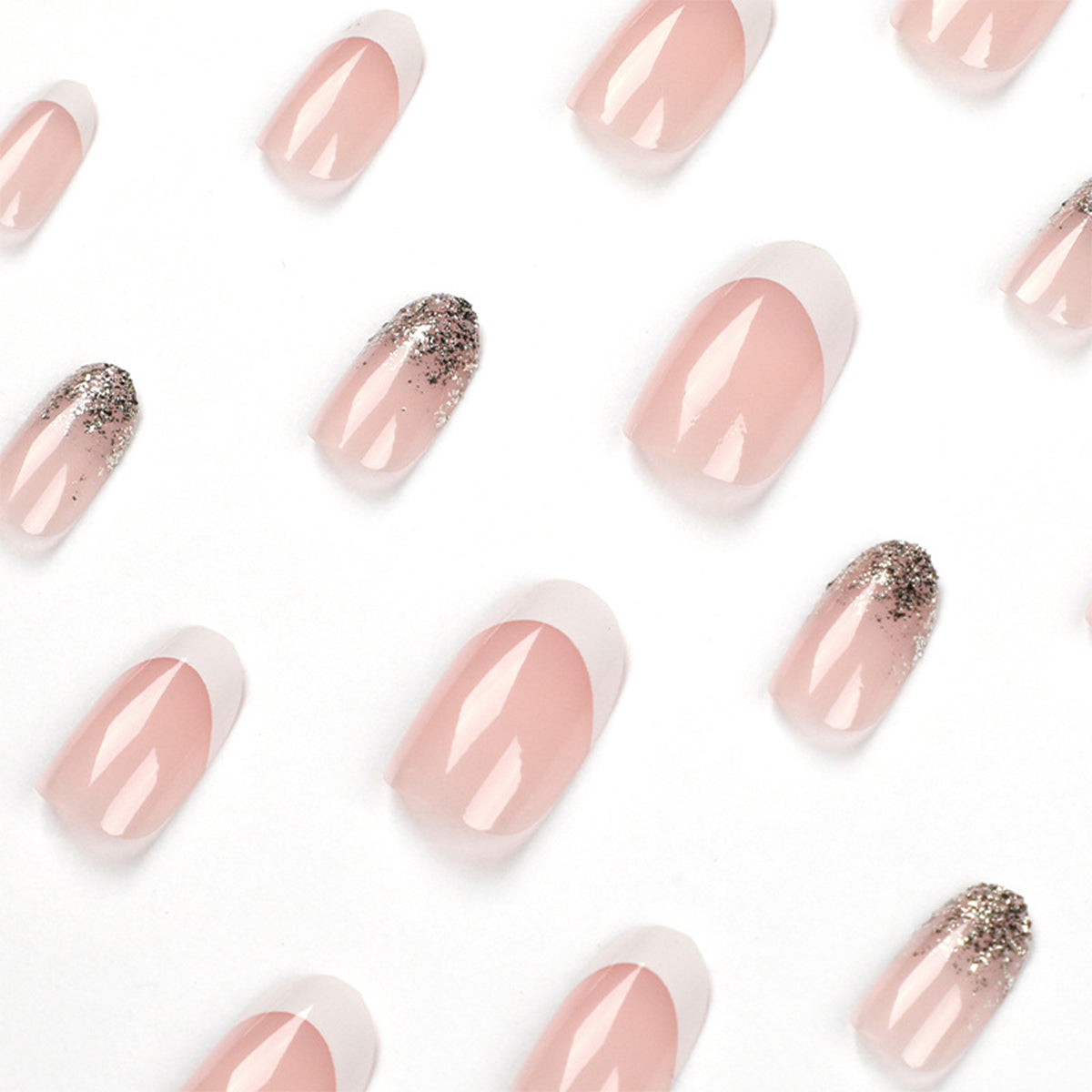 StarNagel Coffin Nails mit Weißem French in Nude und Goldfolie mit Glitzer