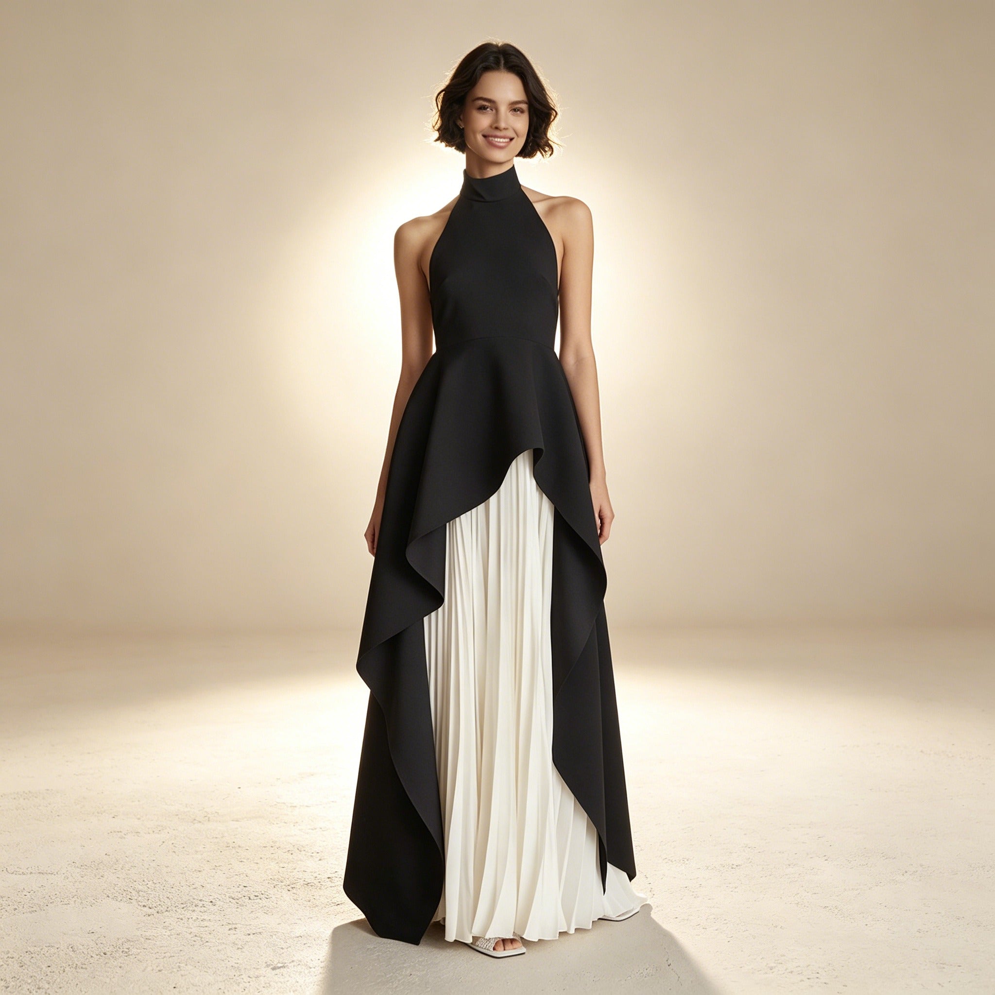 Neckholder Abendkleid in Schwarz-Weiß – Elegantes Maxikleid mit Asymmetrischem Layering
