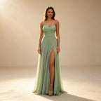 Fließendes Chiffon Abendkleid mit Beinschlitz | Elegantes Salbeigrünes Maxikleid Trägerlos