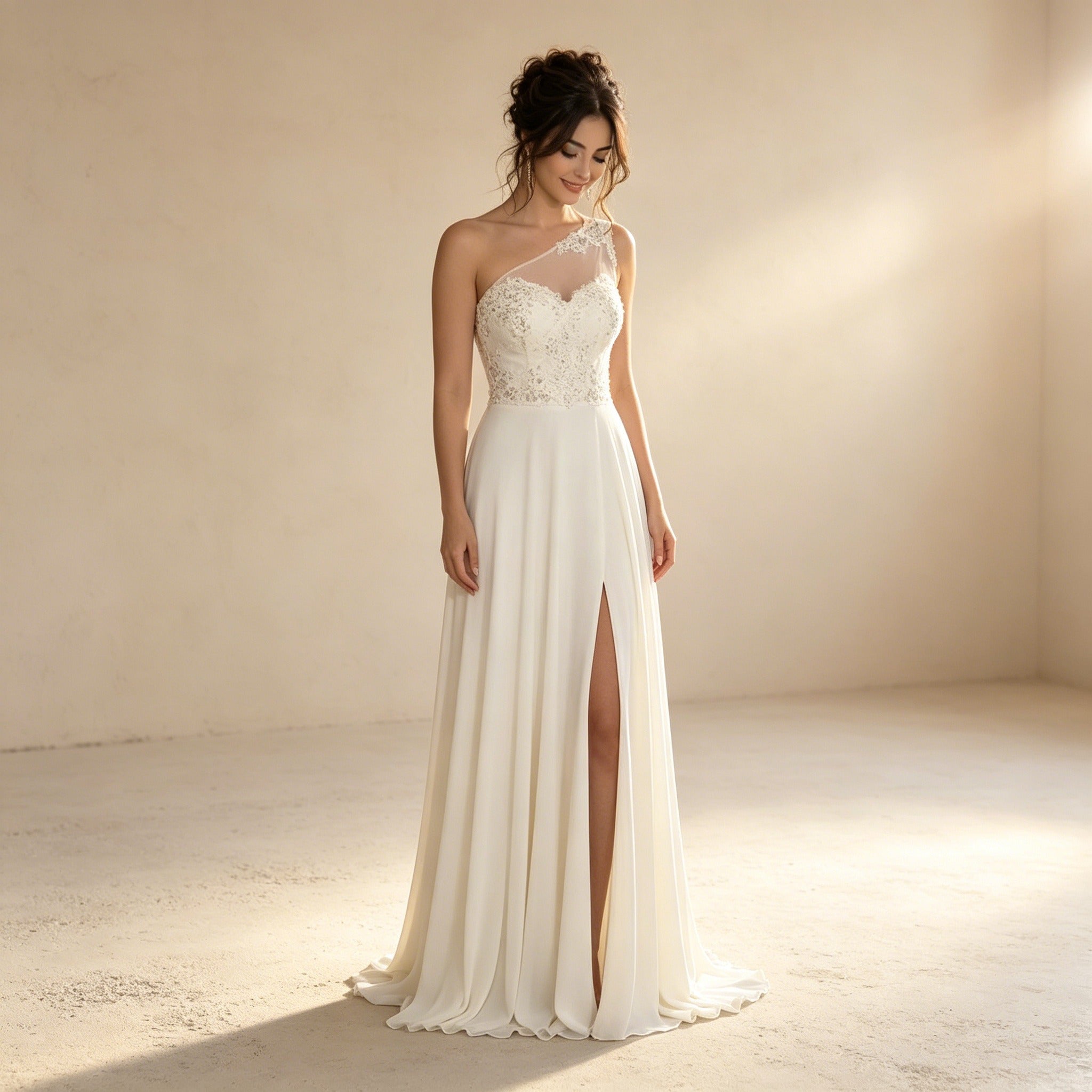 Asymmetrisches Abendkleid mit Spitze | Cremeweißes One-Shoulder Kleid mit Beinschlitz