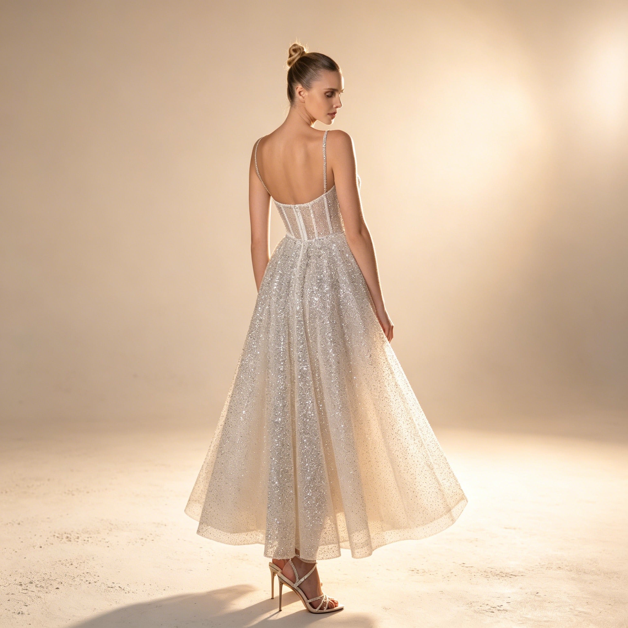Festliches Abiballkleid mit Glitzereffekt - Ärmelloses Midi-Ballkleid