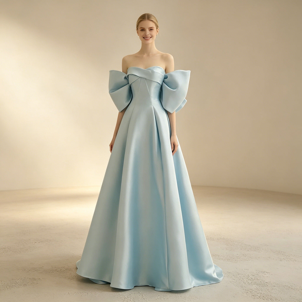 Off-Shoulder Abendkleid in Eisblau – Elegantes Satin-Maxikleid mit Statement-Ärmeln