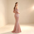 Funkelndes Pailletten Abendkleid mit Cold-Shoulder – Elegantes Neckholder Maxikleid