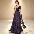 Elegant Abendkleid in Dunkellila – Funkelndes Maxi-Design mit Plissee & One-Shoulder-Schnitt