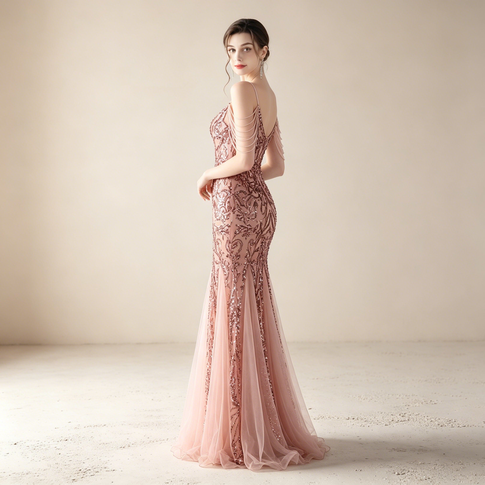 Elegantes Abendkleid in Altrosa – Meerjungfrau-Kleid mit Pailletten & Raffinierten Schulterketten
