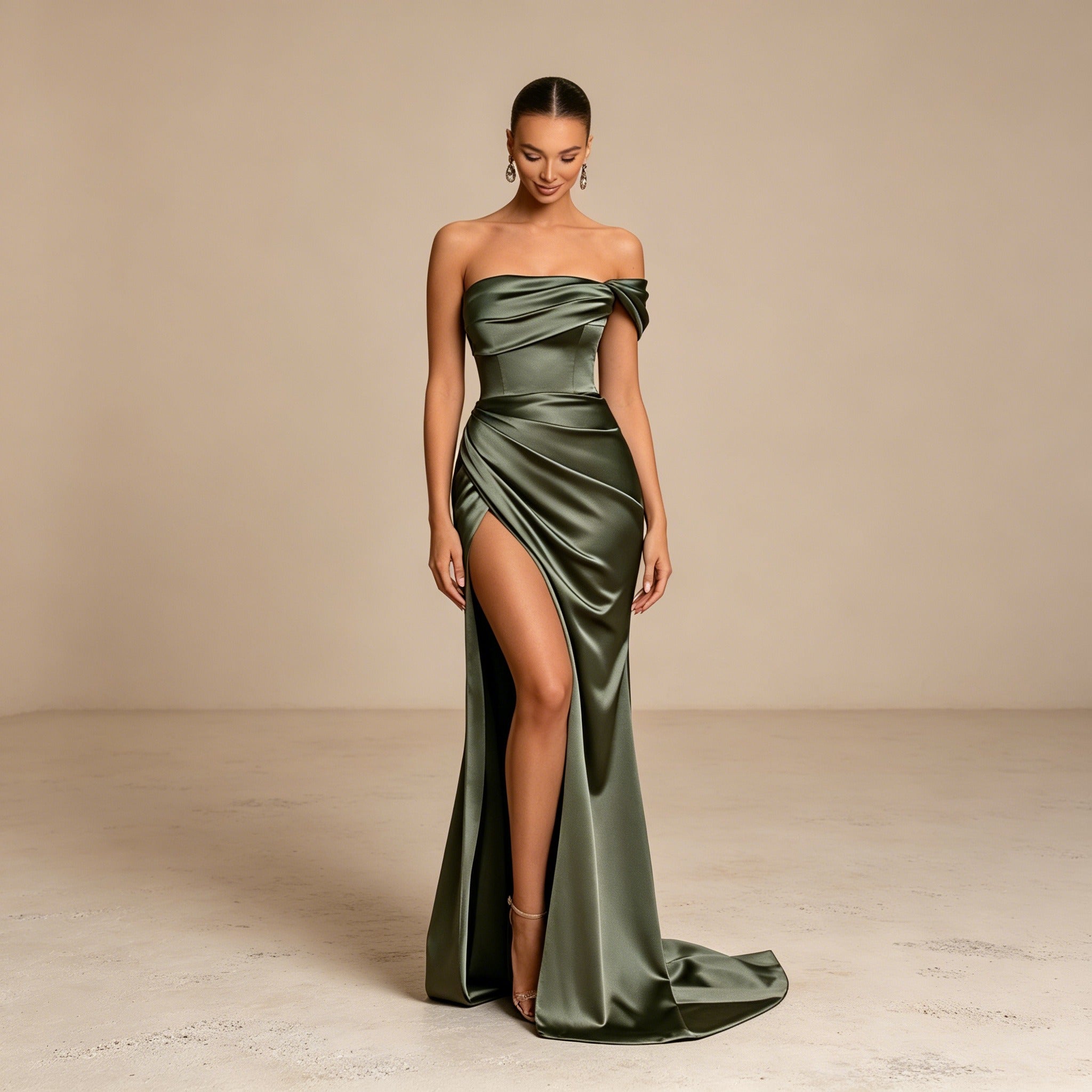 Satin Abendkleid mit Beinschlitz | Elegantes Olivgrünes Maxikleid Schulterfrei