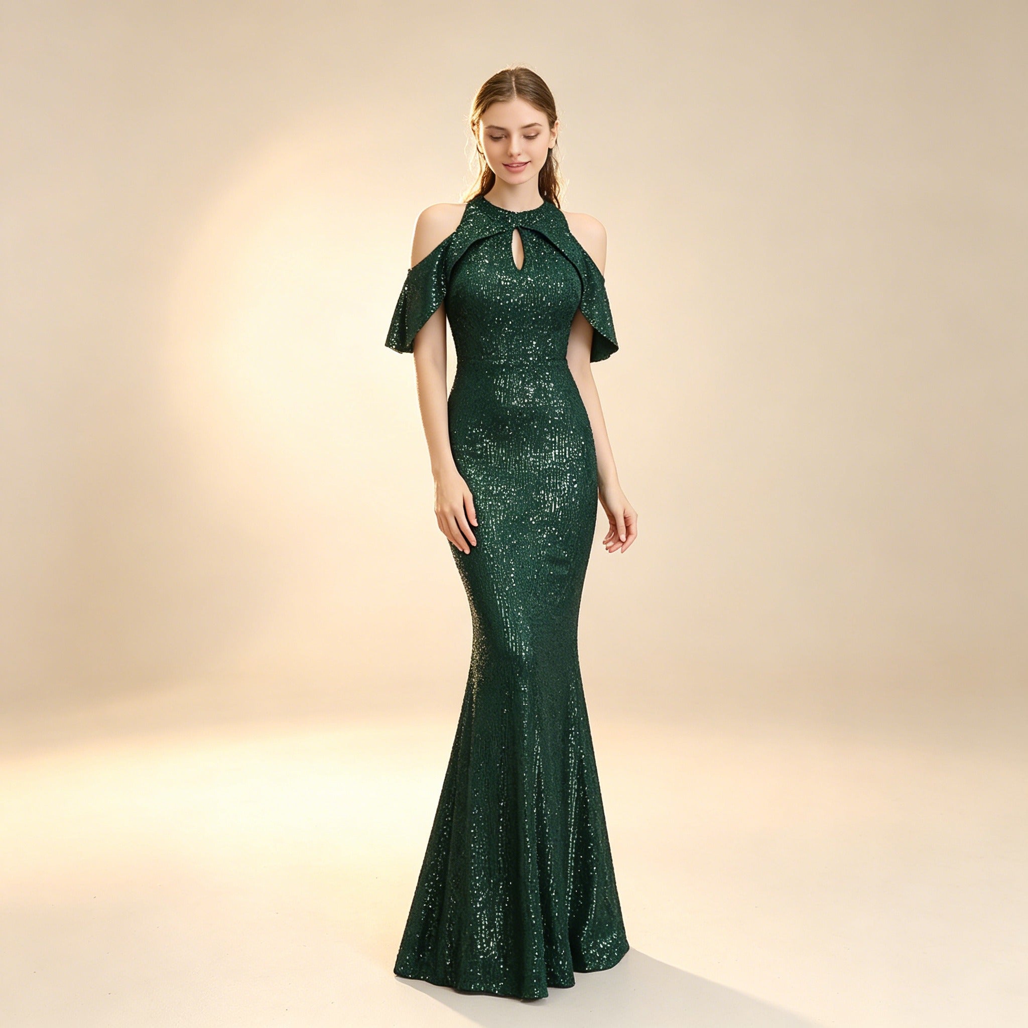 Funkelndes Pailletten Abendkleid mit Cold-Shoulder – Elegantes Neckholder Maxikleid