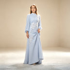 Elegantes Abendkleid Eisblau mit Stehkragen | Kleid mit 3D-Blumen