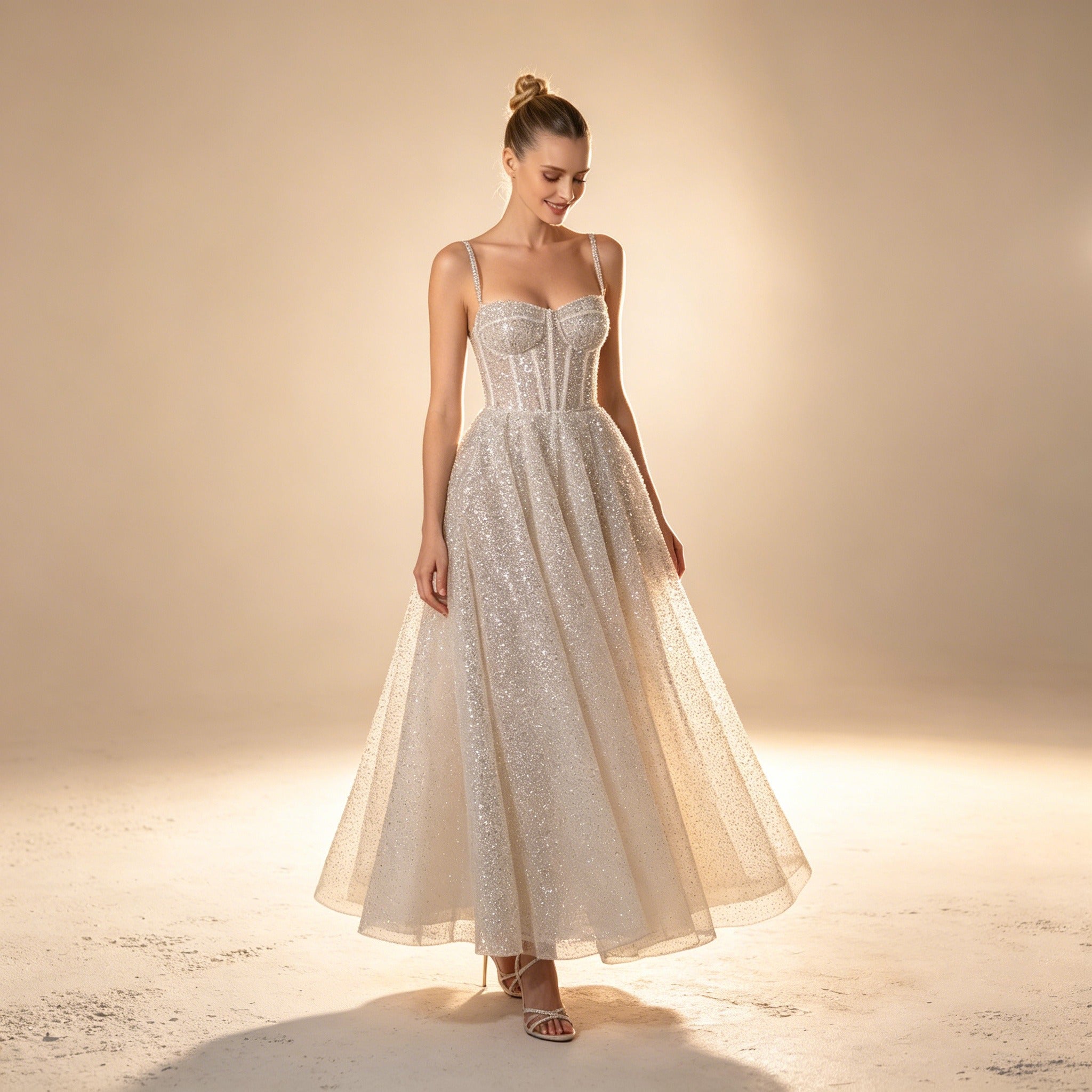 Festliches Abiballkleid mit Glitzereffekt - Ärmelloses Midi-Ballkleid