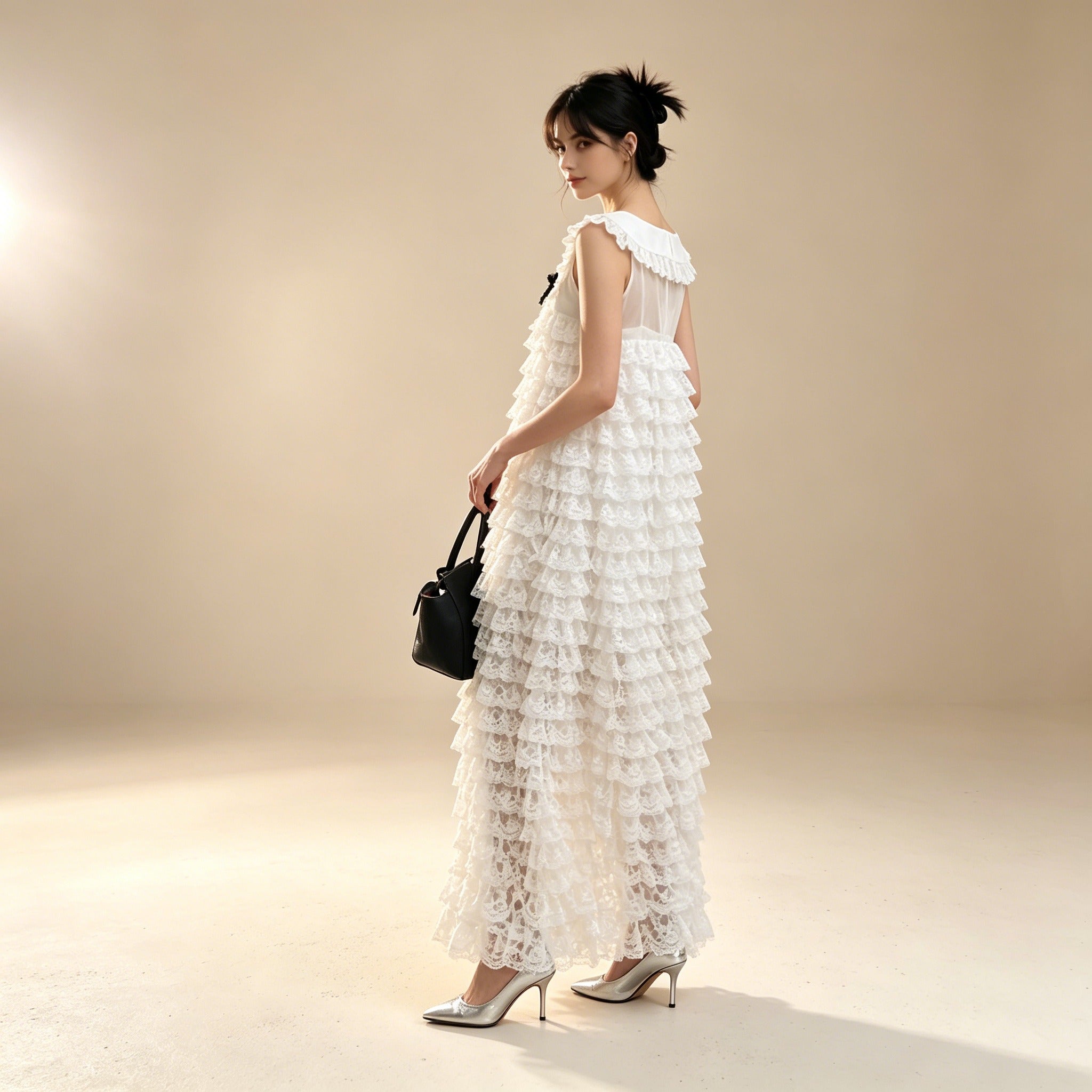 Weißes Spitzen Maxikleid mit Schleife | Mehrlagiges Stufenkleid