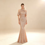 Funkelndes Pailletten Abendkleid mit Cold-Shoulder – Elegantes Neckholder Maxikleid