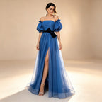 Elegantes Off-Shoulder Abendkleid mit Puffärmeln und Beinschlitz
