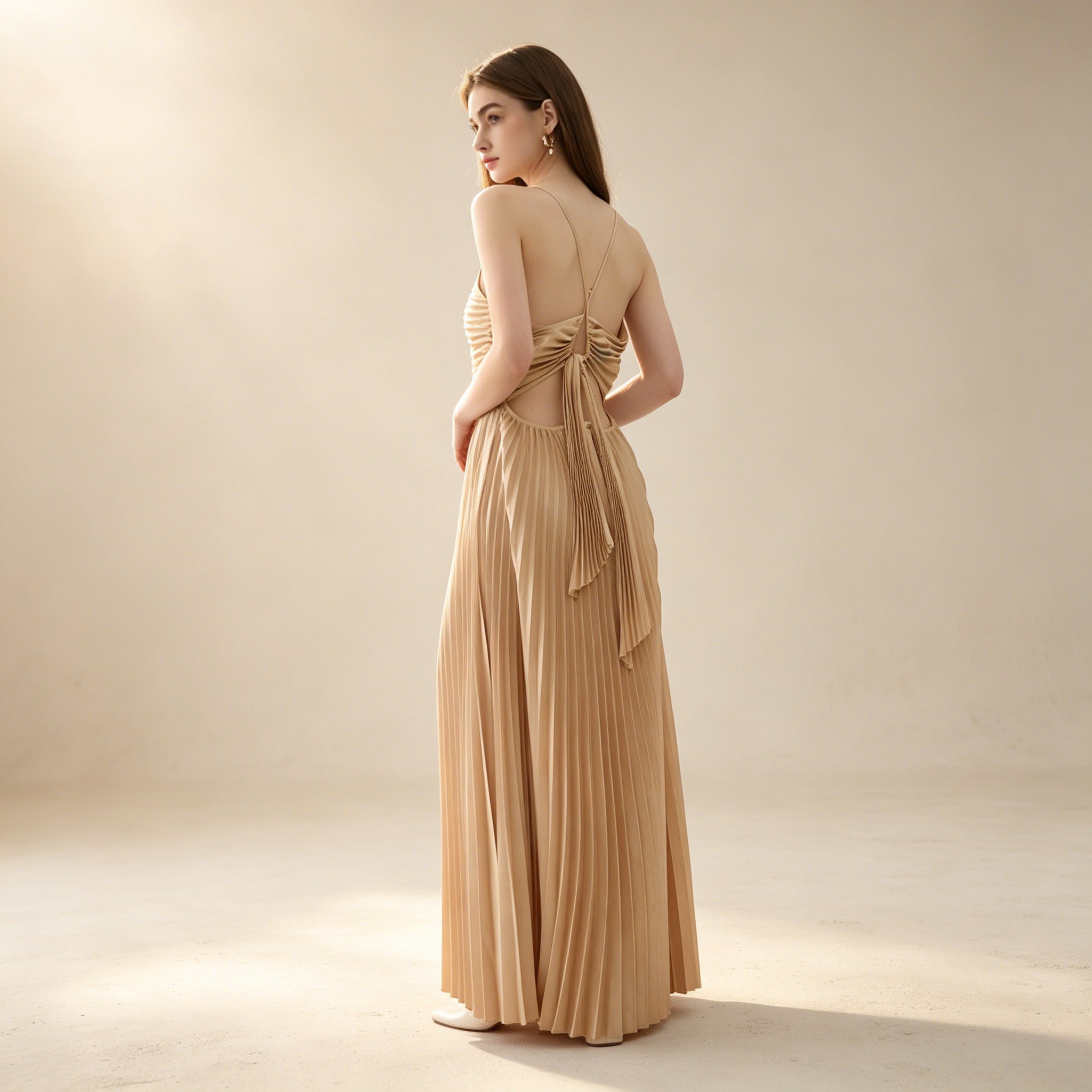 Elegantes Plissee Abendkleid mit Spaghettiträgern und Raffung