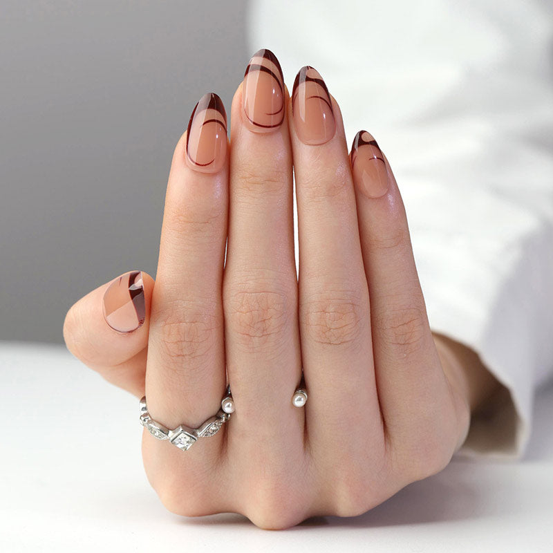 StarNagel Almond Nägel in Braun mit French und Unregelmäßigen Streifen