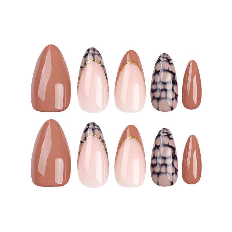 StarNagel Almond Nägel in Dunkelrot mit Schlangenprint, Goldglitter und Nude-Ton für einen edlen Look