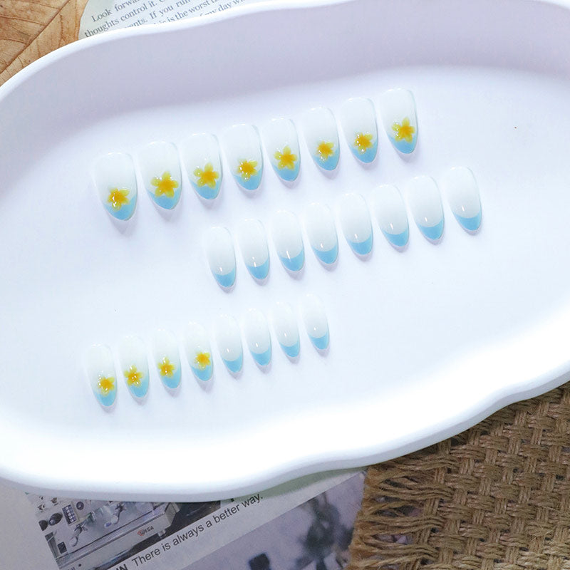 StarNagel Almond Nägel in Nude mit French in Blau und 3D Blumen