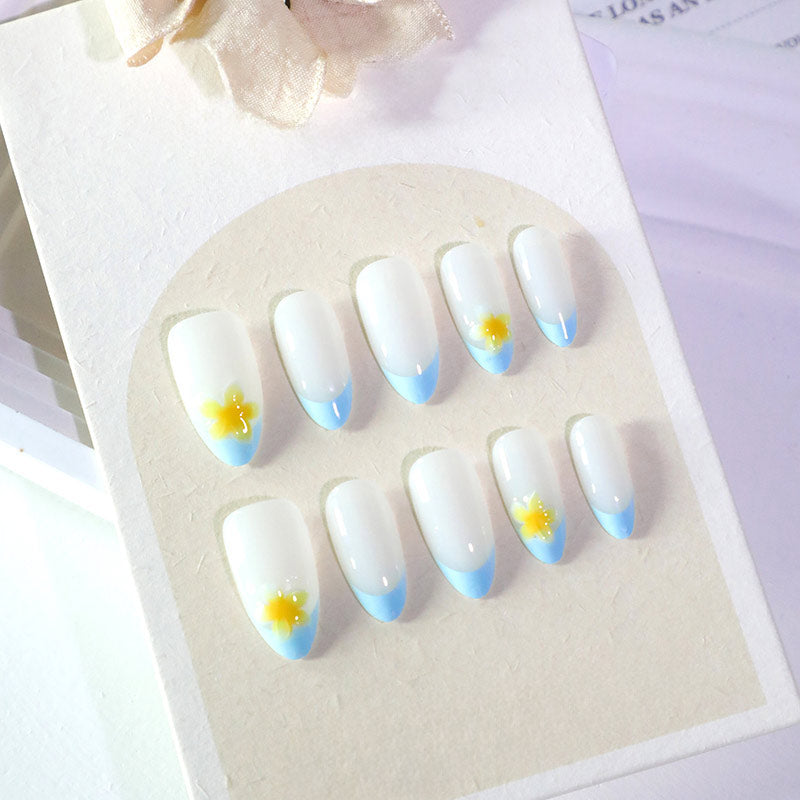 StarNagel Almond Nägel in Nude mit French in Blau und 3D Blumen