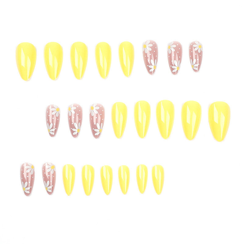 StarNagel Almond Nägel in Nude mit Rosa Blumen und Schlichtem Design