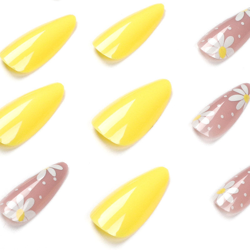 StarNagel Almond Nägel in Nude mit Rosa Blumen und Schlichtem Design