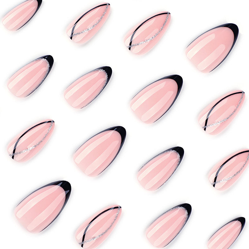 StarNagel Almond Nägel in Nude mit Schwarzem French, Glitzerlinien und Nageldesign