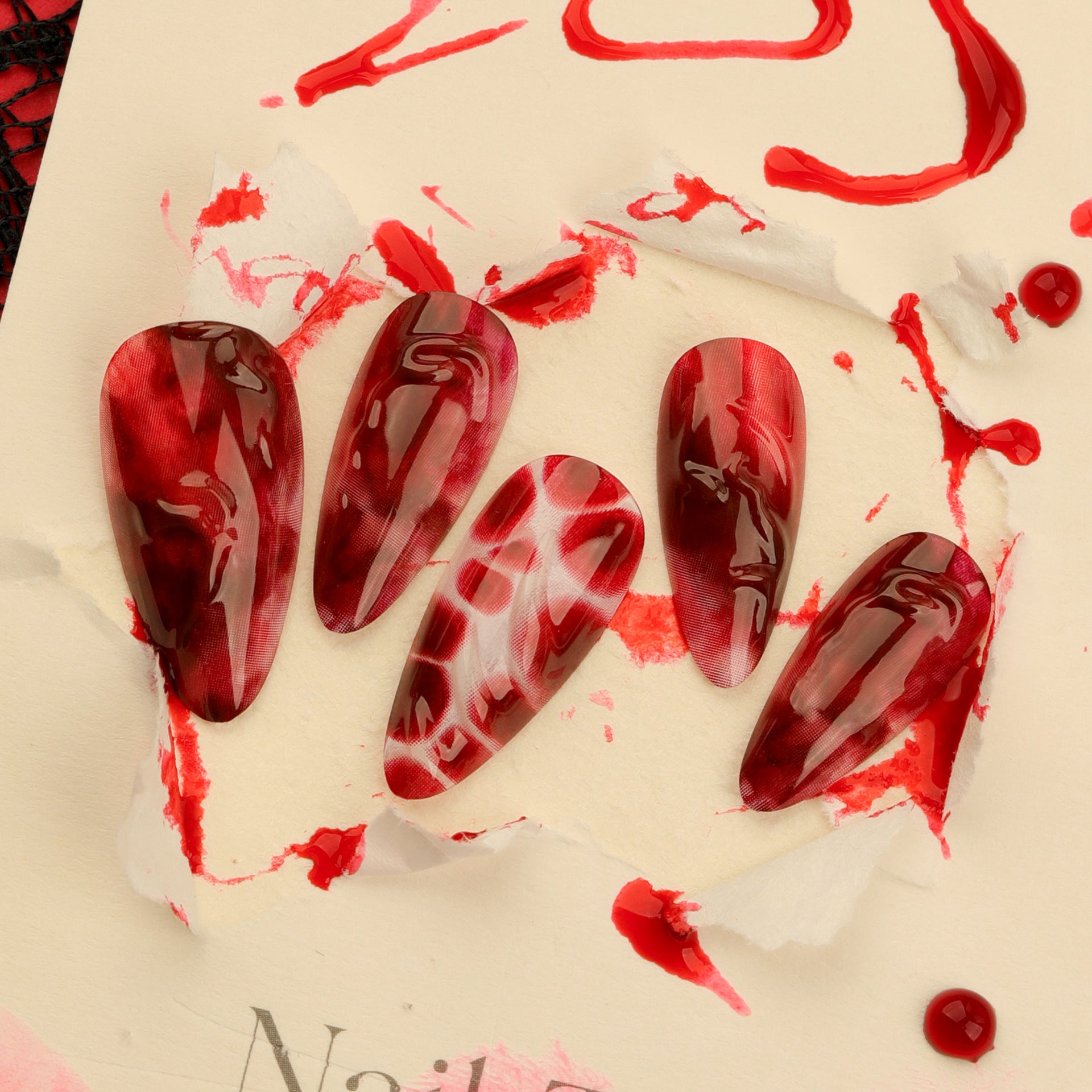 StarNagel Almond Nägel in Rot mit 3D-Design für Halloween im Bluteffekt-Look