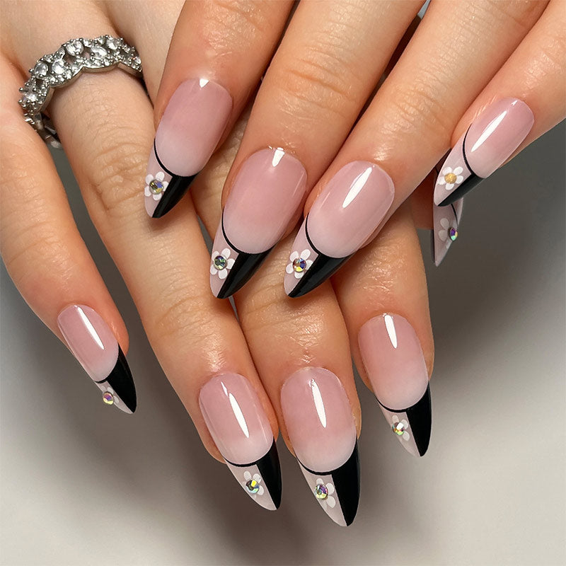 StarNagel Almond Nägel in Schwarz mit French Design, Kontrastoptik und Strasssteinen