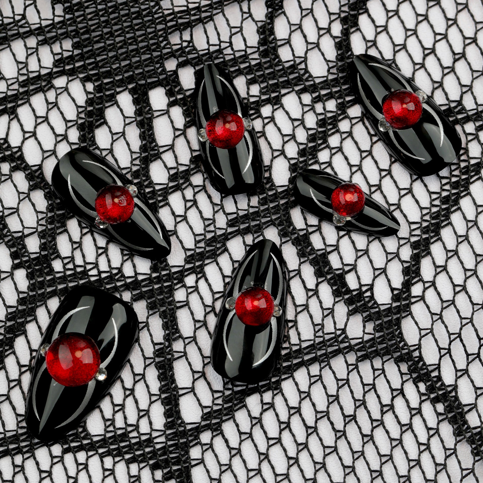 StarNagel Almond Nägel in Schwarz mit Spinnen-Design, Roten Strasssteinen und Glitzer