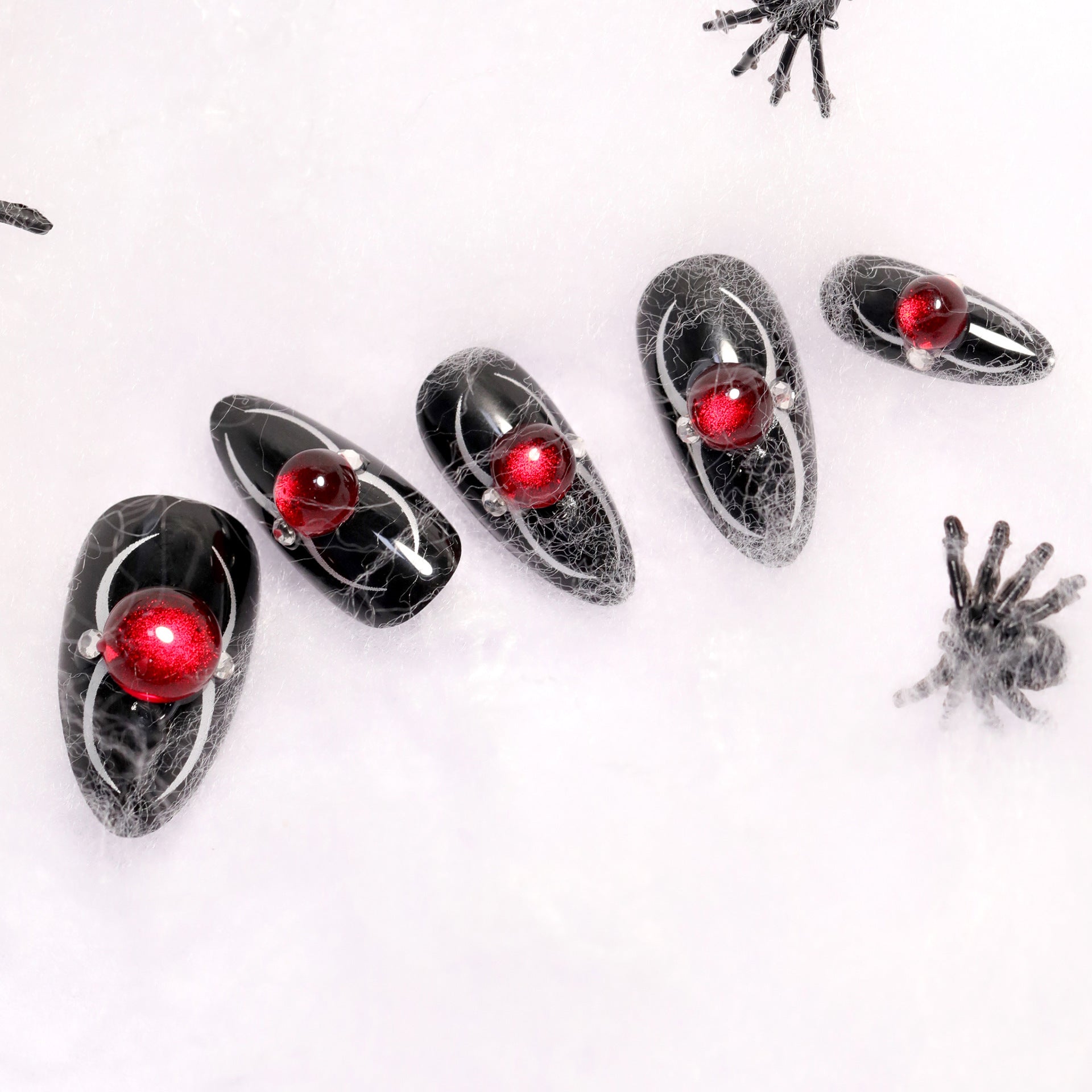 StarNagel Almond Nägel in Schwarz mit Spinnen-Design, Roten Strasssteinen und Glitzer