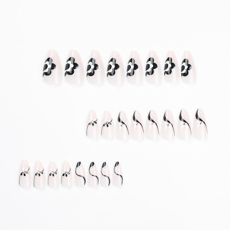 StarNagel Almond Nägel in Schwarz-Weiß mit Blumenmuster und Schwarzen Streifen