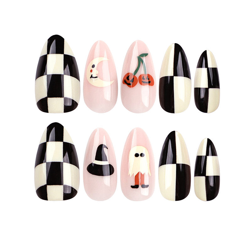 StarNagel Almond Nägel in Schwarz-Weiß mit Schachbrettmuster und Kürbis für Halloween