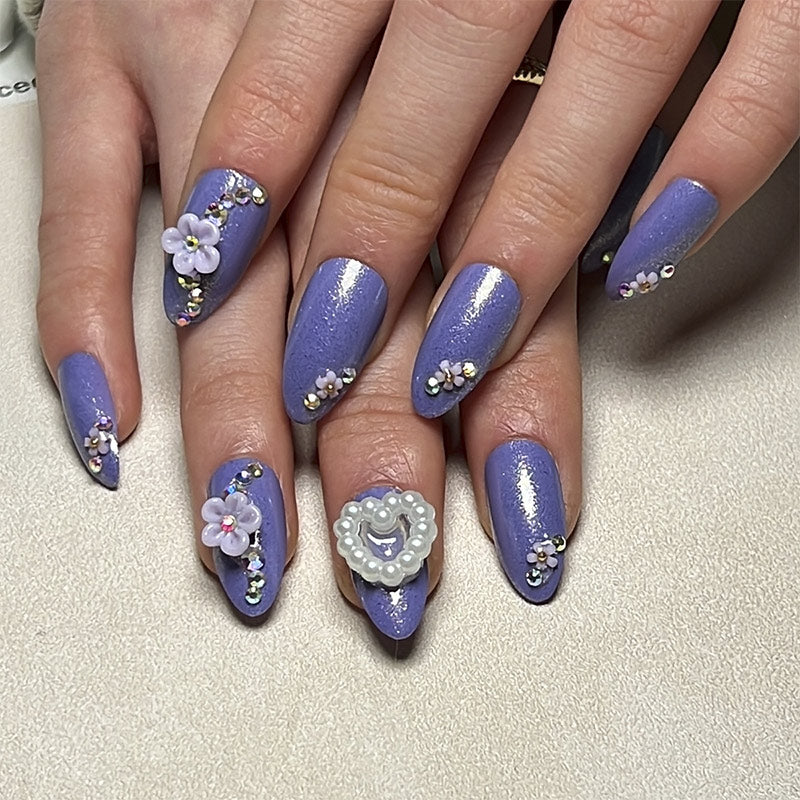 StarNagel Almond Nägel in Violett-Weiß mit Glitzer und Kamelienblüten