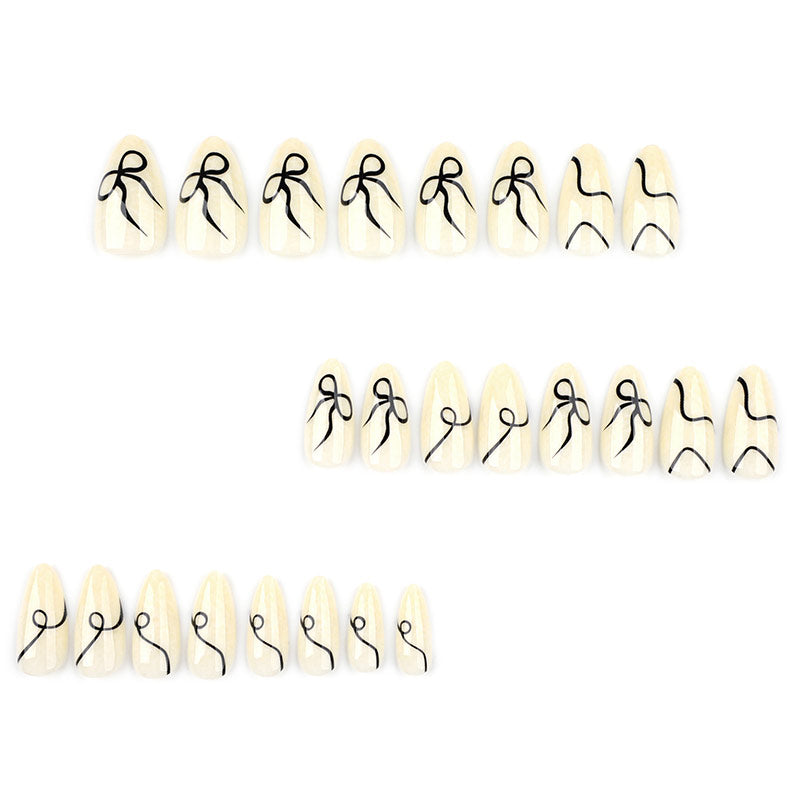 StarNagel Almond Nägel in Weiß und Schwarz mit Streifen und Schleifen