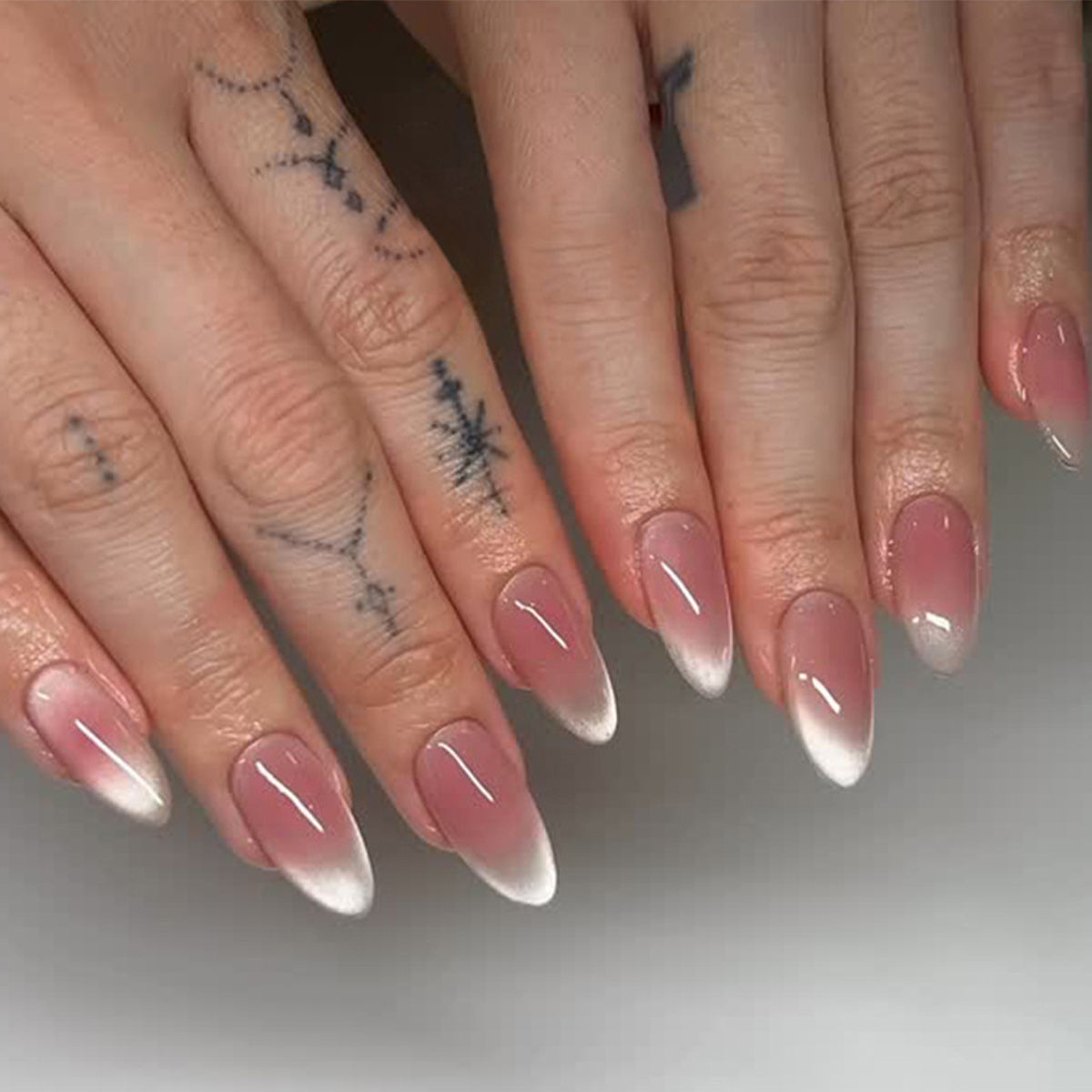 StarNagel Almond Nägel French Maniküre mit Cat Eye Farbverlauf