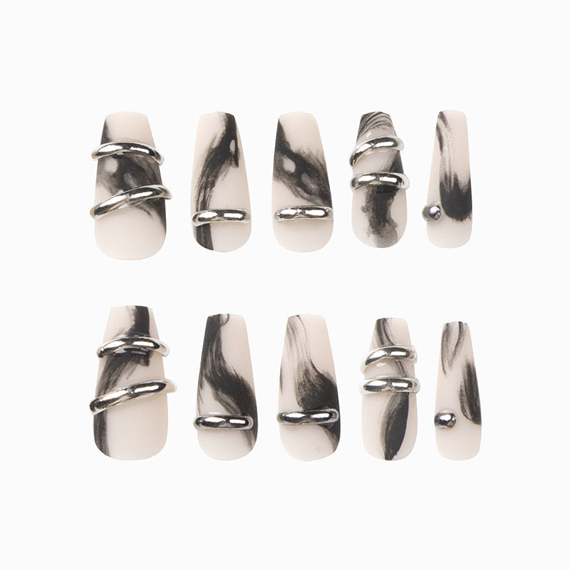 StarNagel Ballerina Nägel in Matt Schwarz mit Ombre-Effekt und Silberringen