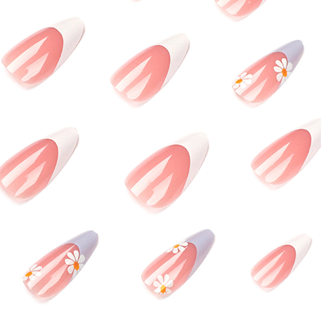 StarNagel Stiletto Nägel French Maniküre mit blauen und weißen Rändern sowie kleinen Blumen