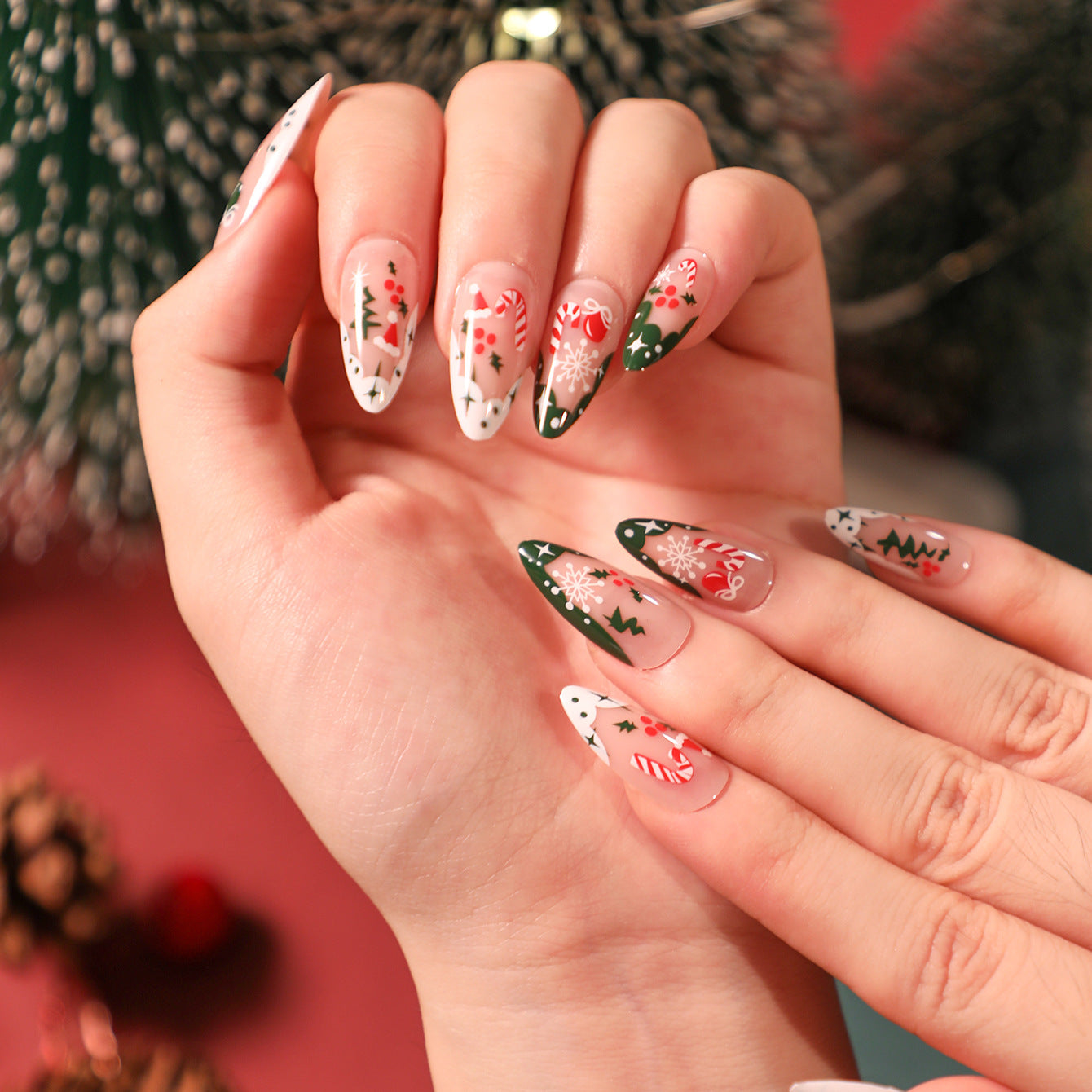 StarNagel Stiletto Nägel Weihnachtsdesign mit French in Weiß und Grün